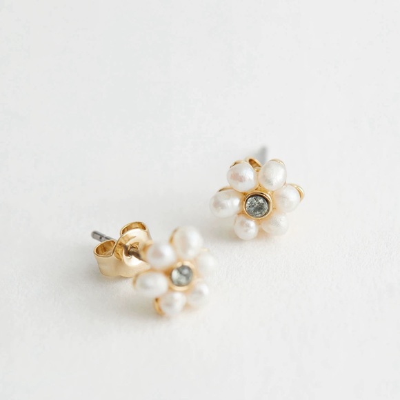 Other Stories Pearl Stud Earrings NWT - Picture 2 of 3